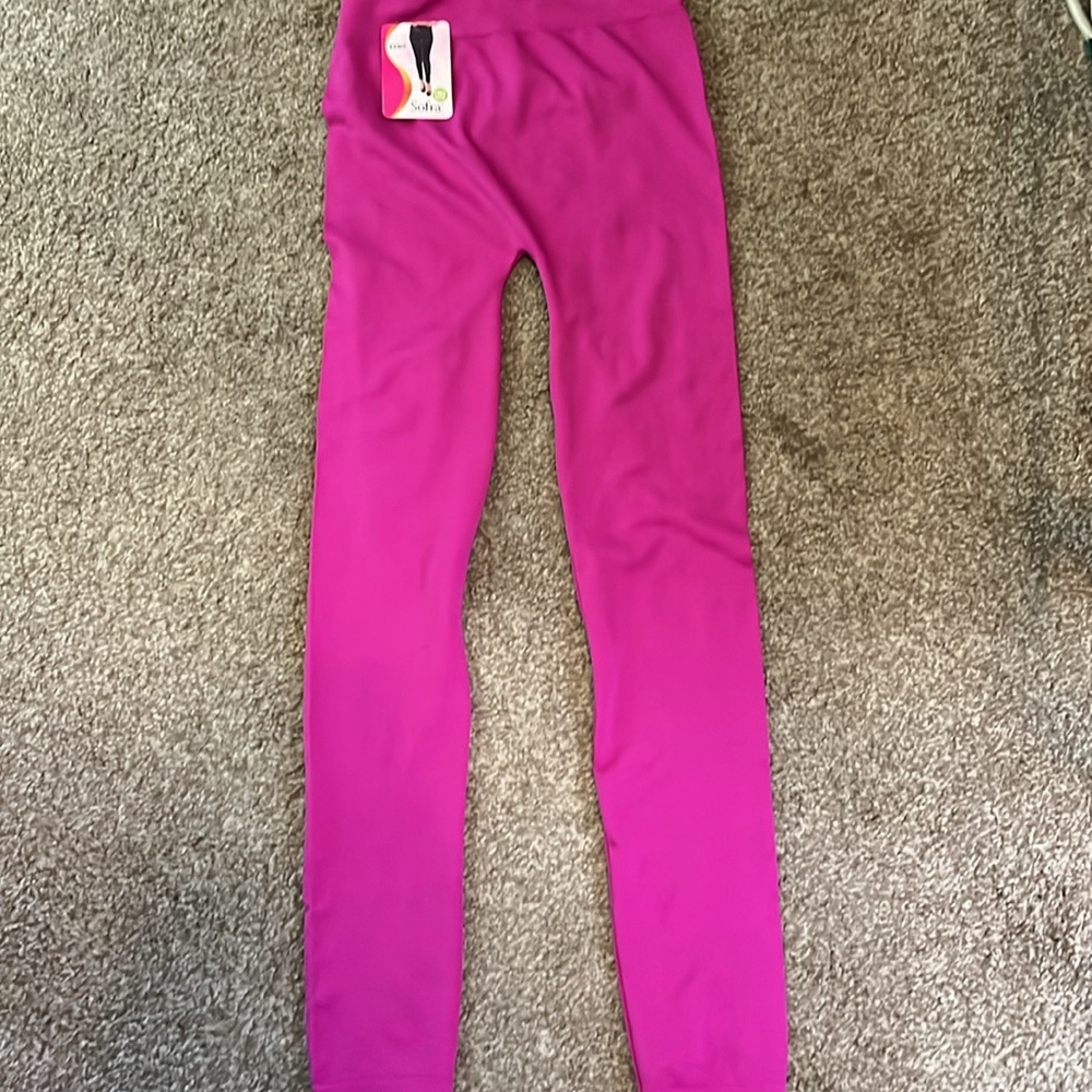NWT.   Leggings  NWT HOT Pink  Free Size Or One Size Fits Most - Picture 8 of 8